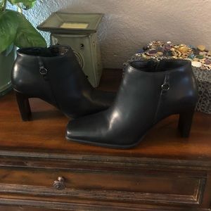 Croft & Barrow black booties Size 6